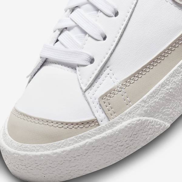 Nike Blazer Mid 77 SE Older Basketball Sko Børn Hvide Lysebeige | NK657IEW